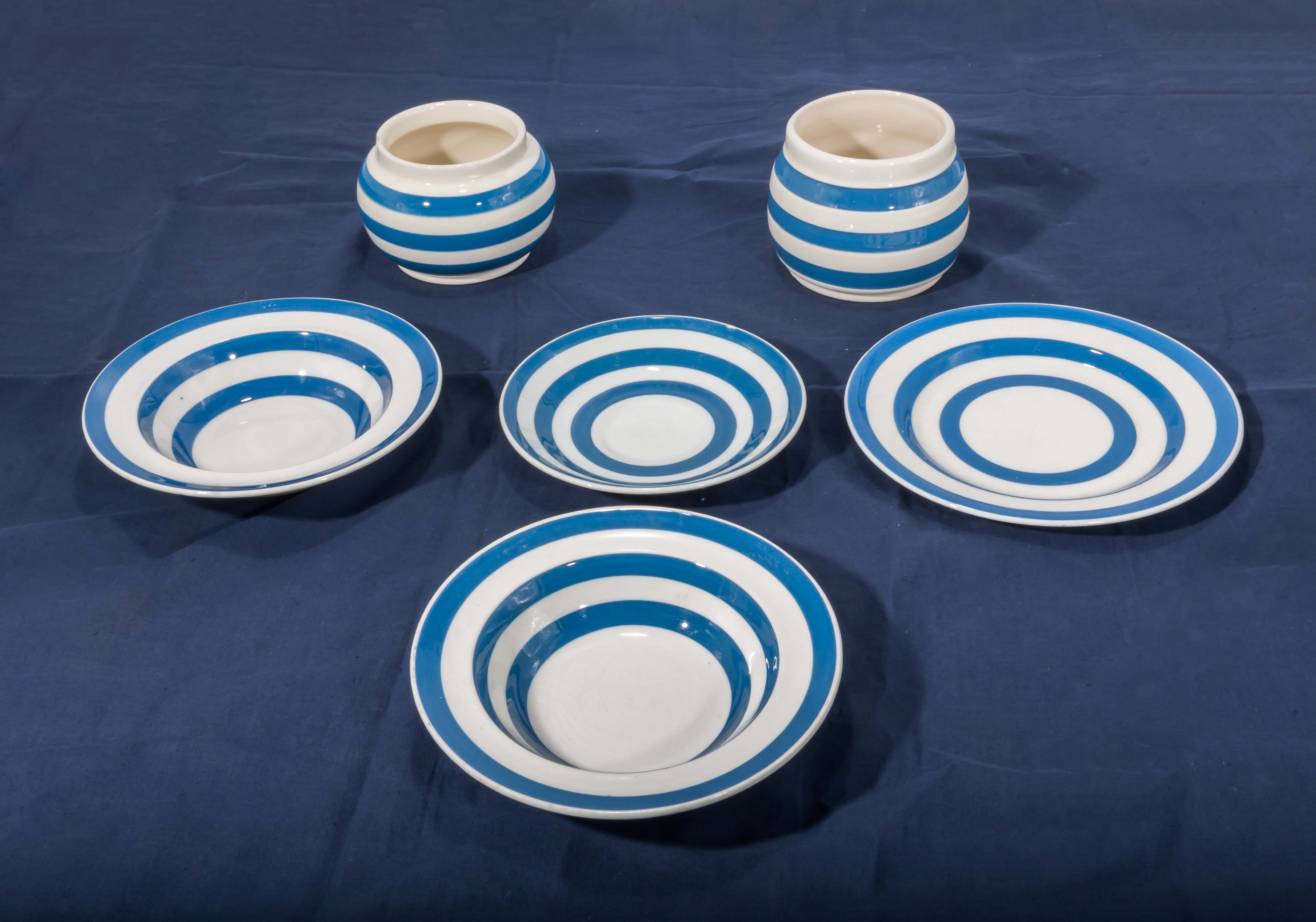 Five pieces of blue/white chefware style china