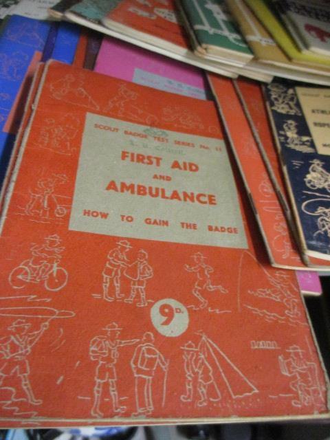 A collection of mid 20th century scout badge and proficiency pamphlets, rule books, scout badge test - Image 5 of 5