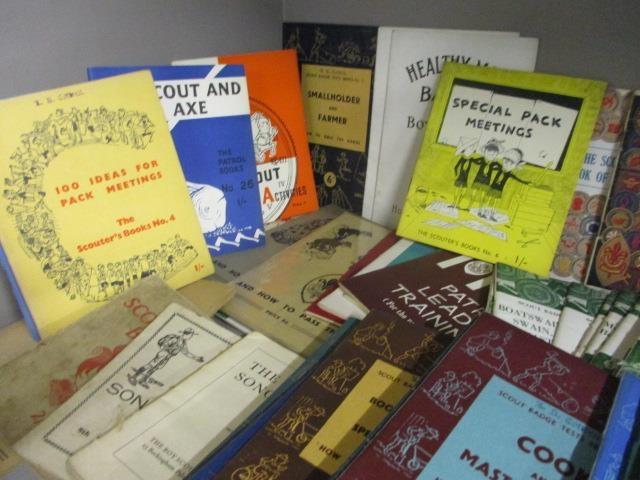 A collection of mid 20th century scout badge and proficiency pamphlets, rule books, scout badge test - Image 2 of 5