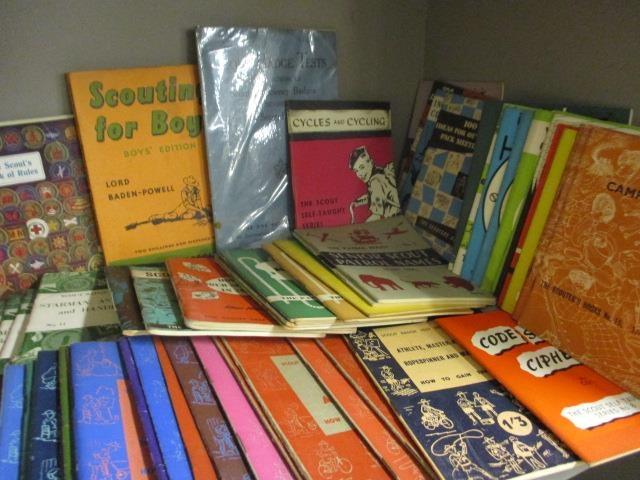 A collection of mid 20th century scout badge and proficiency pamphlets, rule books, scout badge test - Image 4 of 5