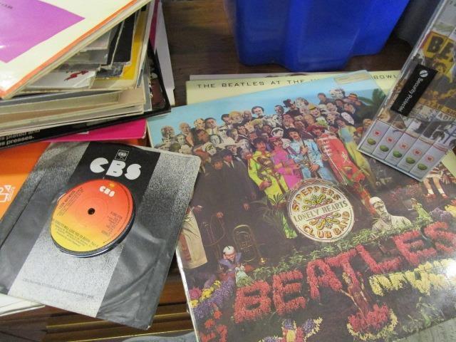 A selection of LPs and singles to include The Beatles Sergeant Pepper's Lonely Hearts Club Band, - Image 3 of 4