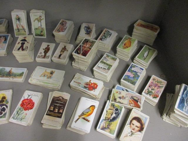 A large collection of loose cigarette cards to include Kings & Queens of England, 1930s film - Image 3 of 4