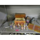 A mixed lot to include a 19th century inlaid satin walnut tea caddy, a brass letter rack and a