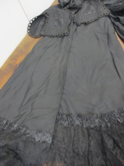 A Victorian morning skirt and matching cape, an early 20th century black sleeveless evening dress - Image 3 of 6