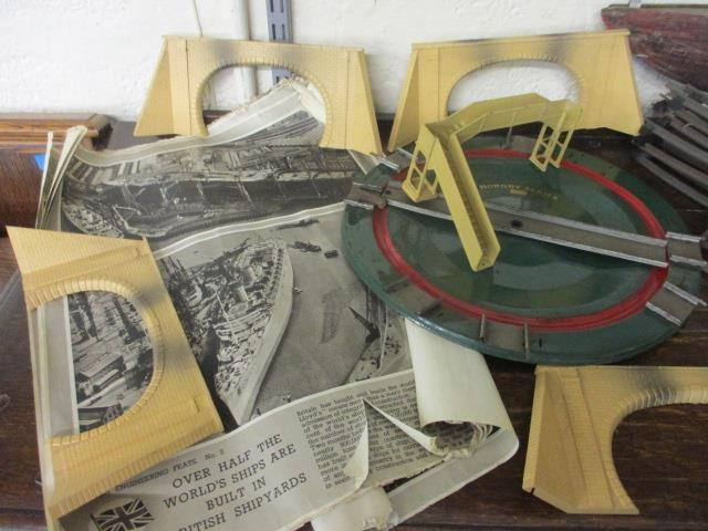 A Tri-ang tin boat with sail and a wooden boat, together with a Hornby train turntable, mixed - Image 4 of 5