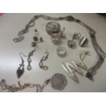 Miscellaneous silver jewellery to include a silver brooch and five silver rings