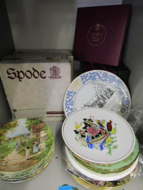 A mixed lot to include sets of collectors plates, a Slam Shifters Daredevil Stunt Jump set, boxed, - Image 6 of 8