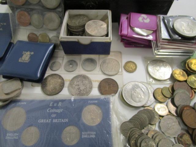 Mixed British and foreign coins to include various Crowns including 1890, 1892, 1935 (x2) and - Image 4 of 6