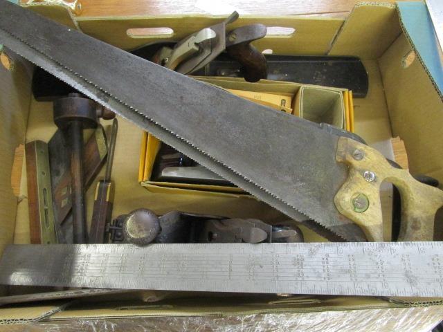 A group of woodworking tools to include three Stanley planes, a metal square and other items - Image 4 of 6