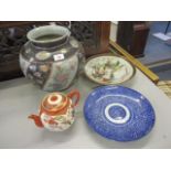 Mixed Japanese items to include an early 20th century Kutani teapot