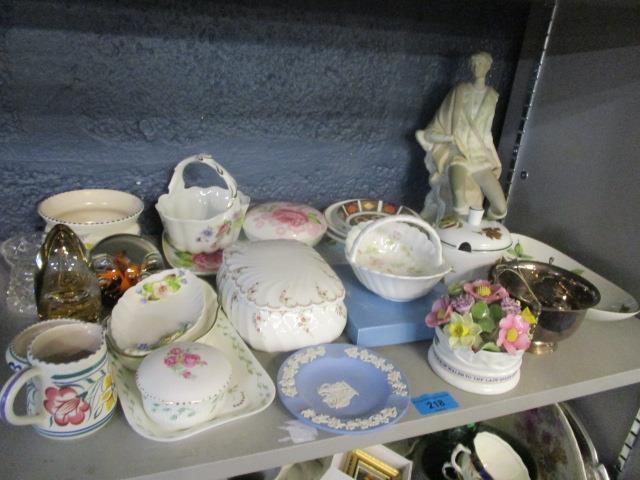 Collectable ceramics and glassware to include Poole, Royal Crown Derby, Lladro, Wedgwood and other