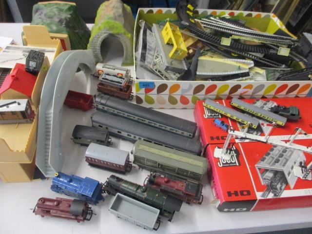 A quantity of 0 gauge and N gauge model railway accessories, engines and carriages