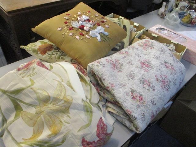 A mixed lot of cushions, a bed throw, curtains and porcelain dolls - Image 2 of 2