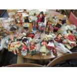 A quantity of foreign souvenir collectors dolls