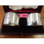 A pair of George Unite plain silver napkin rings, in leather case, Birmingham 1919