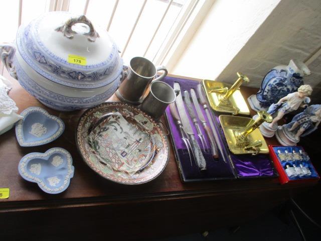 Wedgwood blue Jasperware trinket dishes, a horn handled carving set, two pewter tankards, a soup