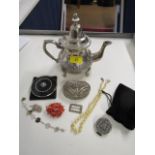 A mixed lot of jewellery and other items to include a silver golfing money clip given to the players