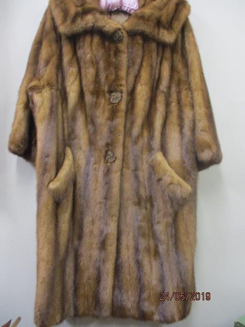 A 1950s/60s three quarter length, brown mink coat with three quarter length sleeves, approximately - Image 2 of 4