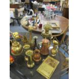 Mixed brass and copper to include a Victorian oil lamp, a door knocker and other items