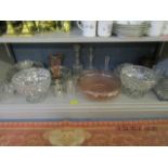A mixed lot of glass ware to include a peach coloured flower bowl, a Mdina vase and others