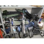 Mixed golfing items to include golf clubs, trollies and folding chairs