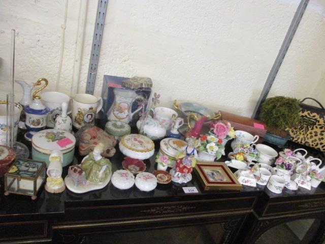 Miscellaneous ceramics to include a green Wedgwood Jasperware trinket box, Hammersley dressing table