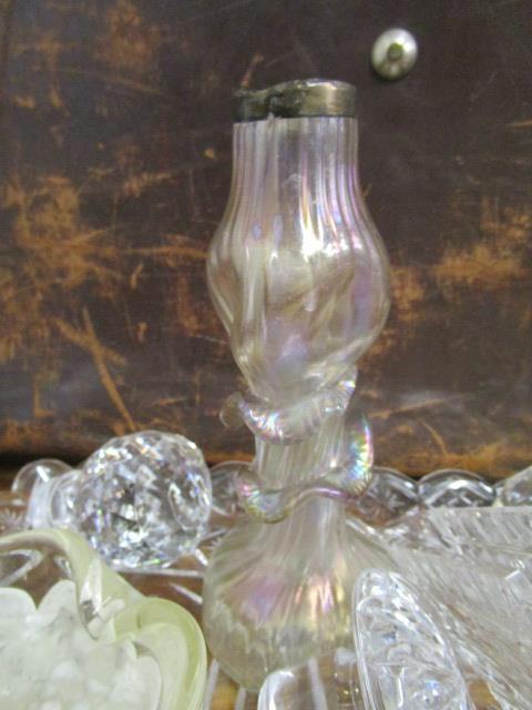 A mixed lot to include cranberry glassware, a vintage suitcase, Lladro and other items - Image 5 of 5