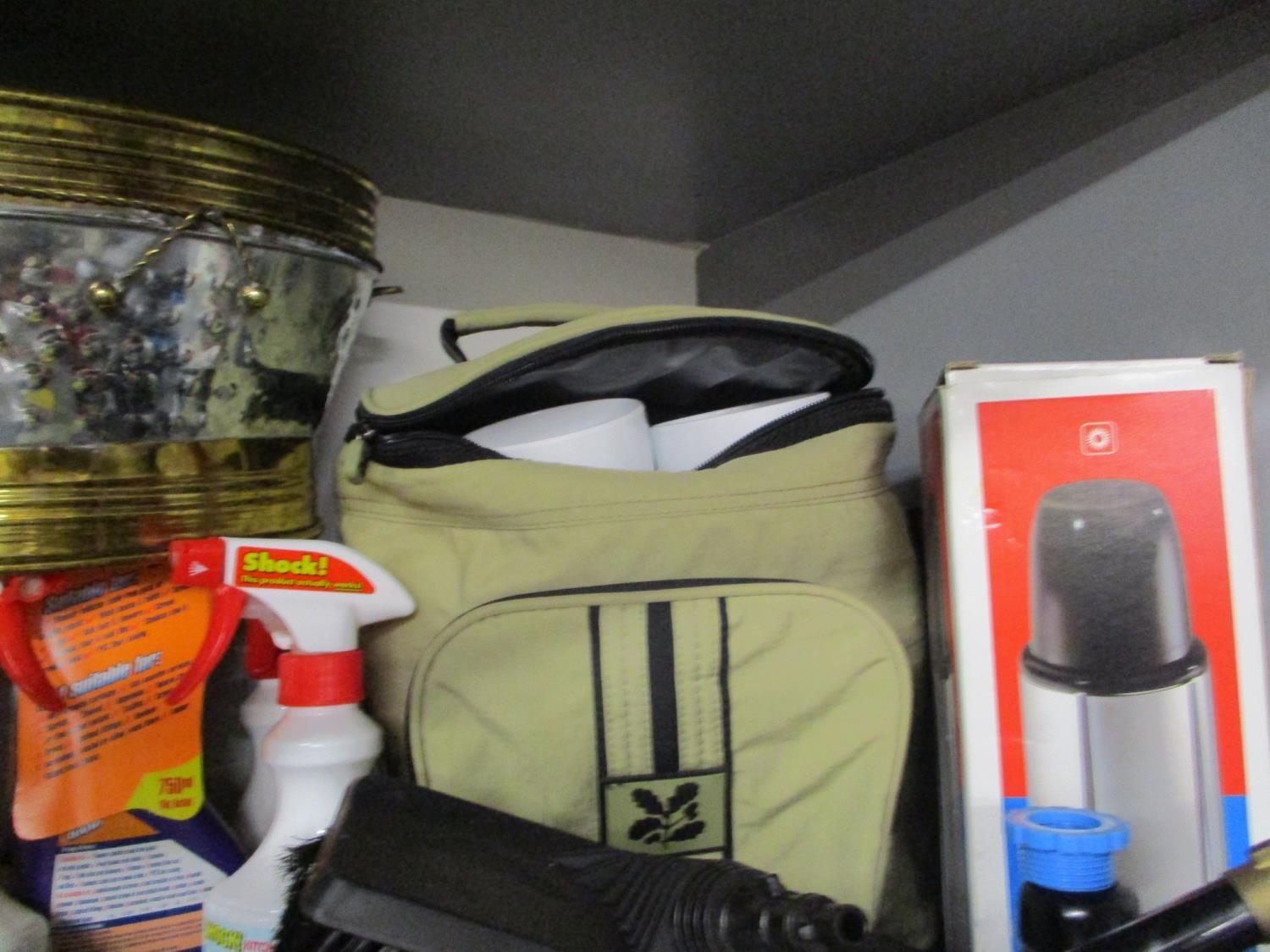 Mixed household items to include alarms, baskets ans cups - Image 4 of 4