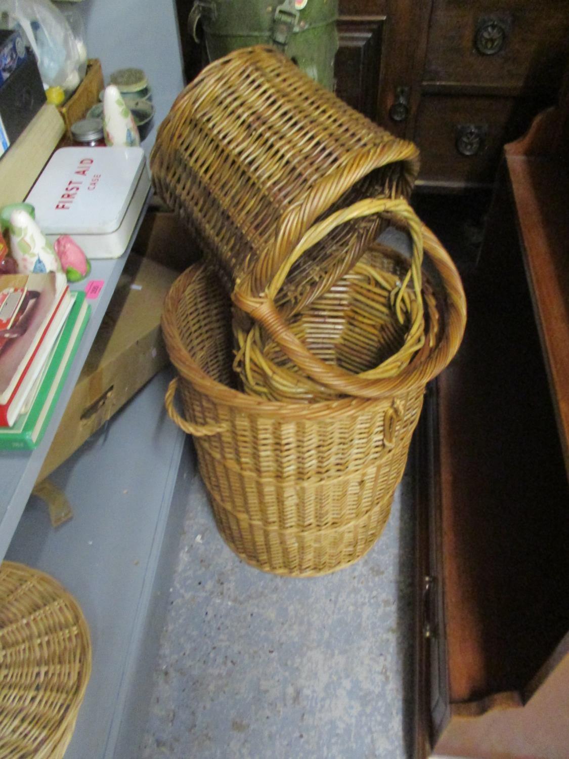 Mixed household items to include alarms, baskets ans cups - Image 3 of 4