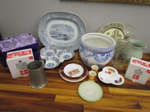 A mixed lot of china and glassware to include a boxed set of Edinburgh Crystal brandy glasses