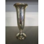 An Edwardian weighted silver vase, London 1911, R & S hallmarks, total weight 257.6g