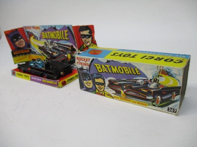 Corgi 267 Batmobile, six missiles, Batman and Robin figures, boxed with inner display stand - Image 4 of 5