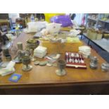 A mixed lot to include Silver Jubilee coins and Old English coins, as well as foreign and a mix of