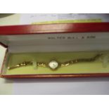 A 9ct gold cased Avia 17 jewel ladies wristwatch on a 9ct gold gatelink bracelet, total weight 11.7g