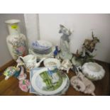 A mixed lot to include Lladro figures of a golfer, pigs and a cat, mixed plates and a Japanese vase