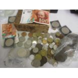 Mixed coins and bank notes to include pennies, cased five shilling coins, five pound coin and others