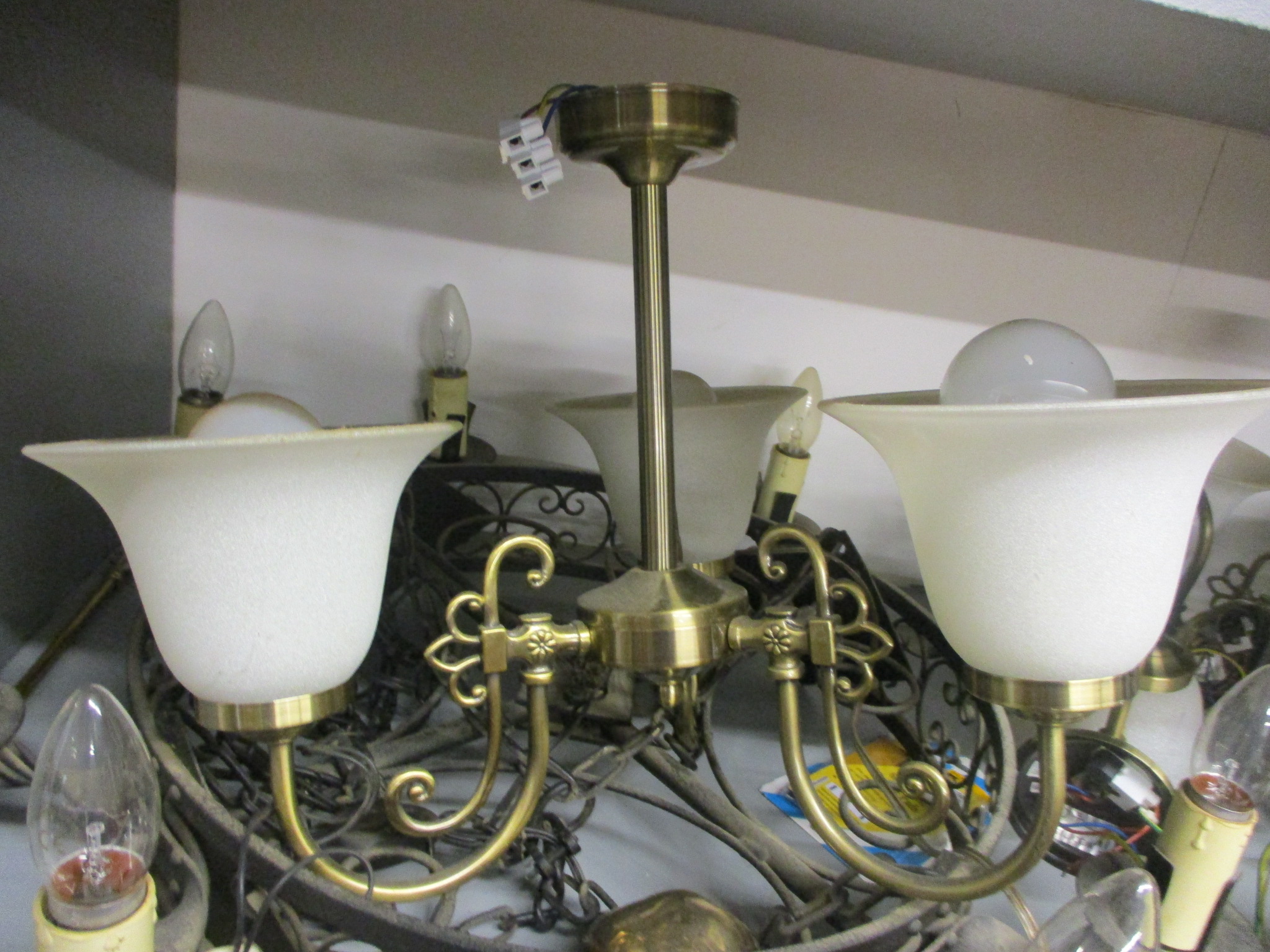 A mixed lot to include a wrought iron chandelier, mixed lights, brassware and a wall clock - Image 3 of 4