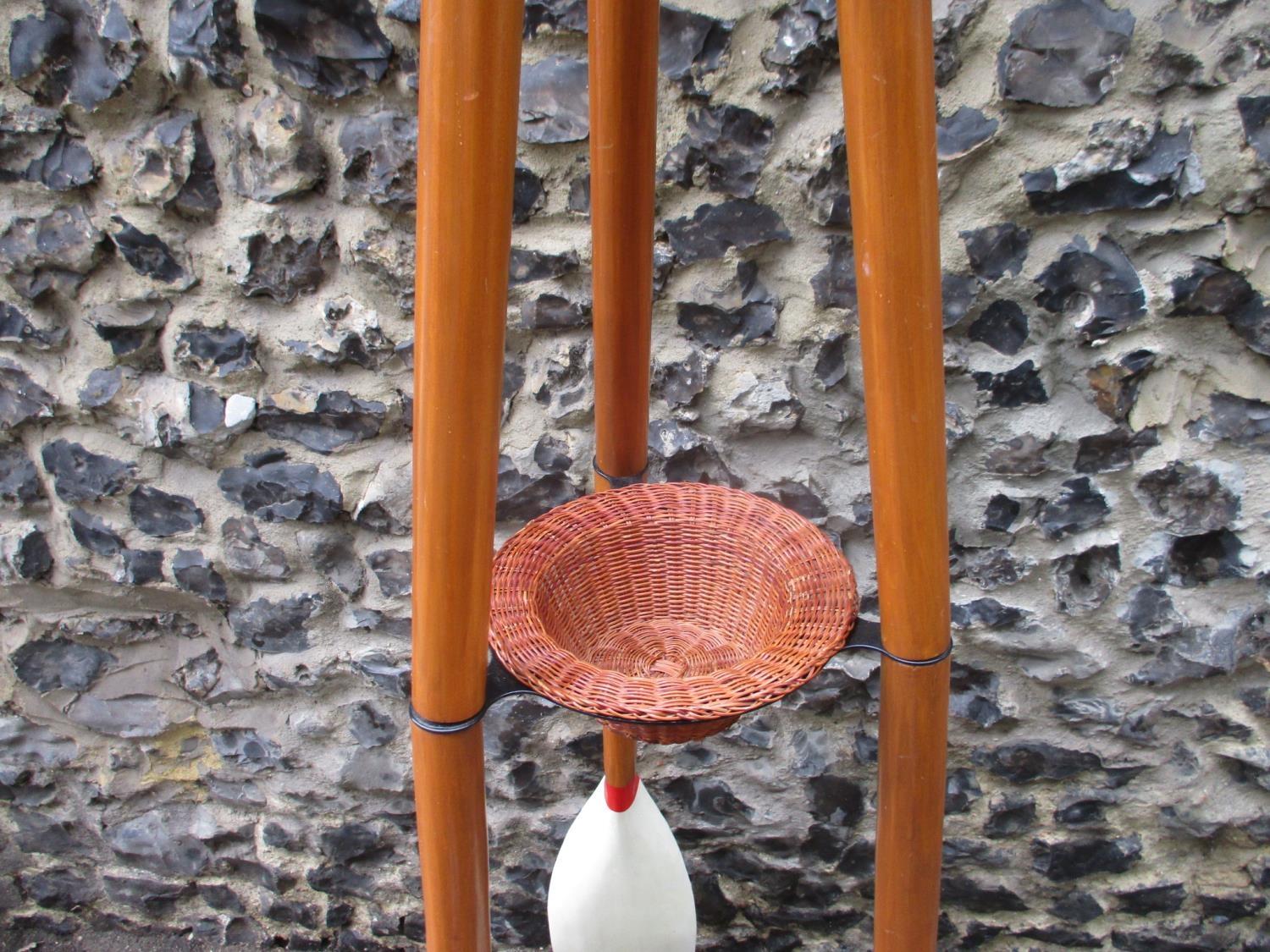 A tall coat stand in the form of three oars - Image 2 of 3