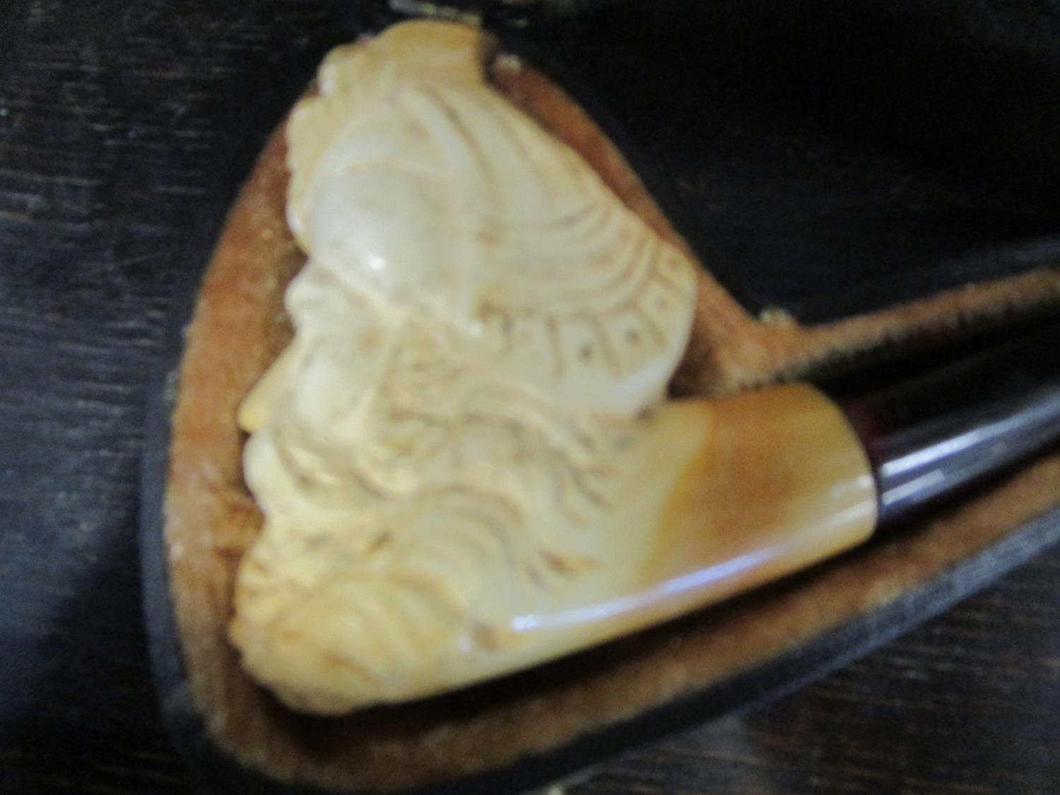 A cased Meerschaum tobacco pipe, the bowl carved in the form of an Arabs head, cased - Image 2 of 4