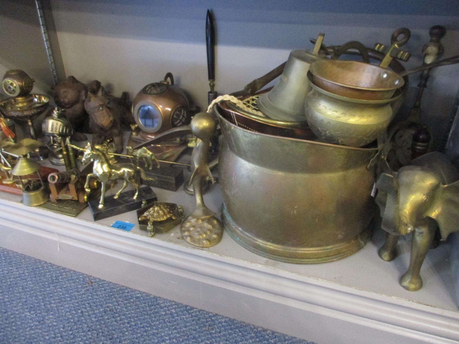 Vintage brass and metalware to include two reproduction animal doorstops and a table lighter in - Image 2 of 2