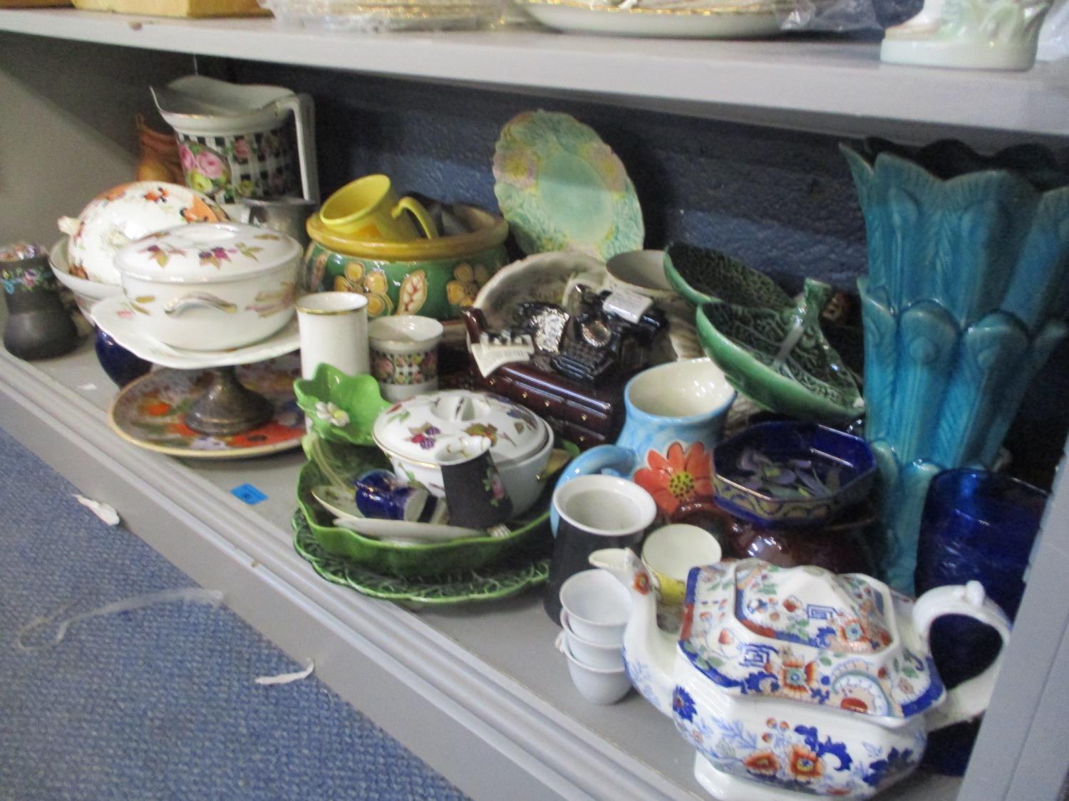 A mixed lot to include Cabbageware plates, Worcester Evesham, wash jug and bowl and other items