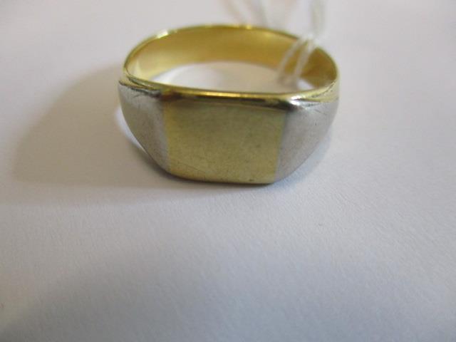 An 18ct gold signet ring marks rubbed, 7.70 gms