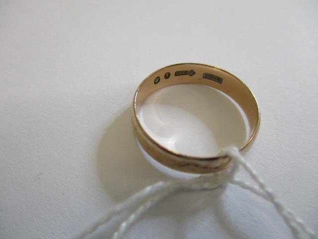 A 9ct gold wedding band, Sheffield, 2.62gms