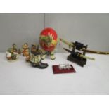 A mixed lot to include four Goebel figures, a painted egg and other items