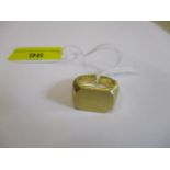 An 18ct gold Sheffield 1977 ribbed signet ring, 24.31 gms