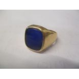 A gents 14ct gold Lapis inset ring