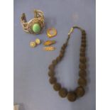 Jewellery to include a yellow metal surround, a Victorian Best Wishes brooch and other items