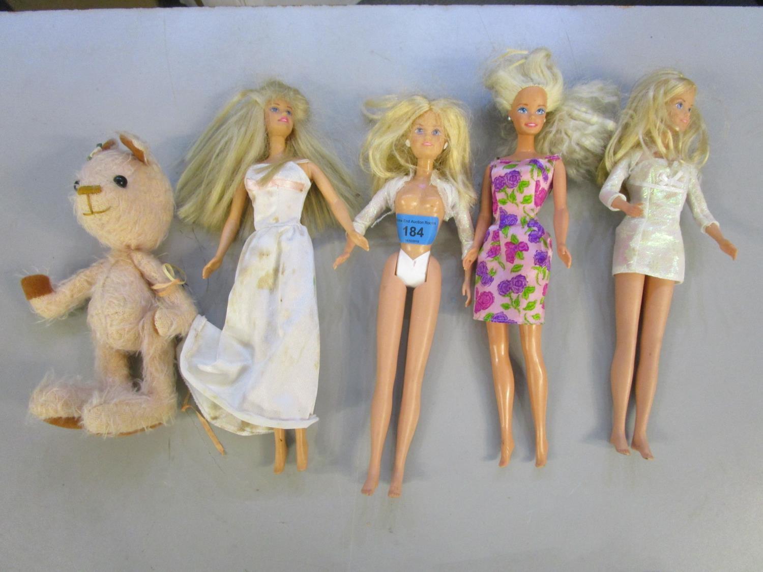 A group of four dolls to include a modern Sindy Model B94 and a Model B102, a 1966 Mattel Inc,