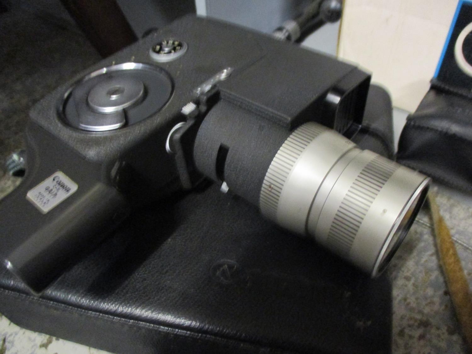 A vintage Braun Paximat cine camera, a vintage Argus viewer and mixed cameras and accessories to - Image 3 of 4