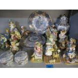 A mixed lot to include Leonardo figures, Japanese trinket boxes and other items